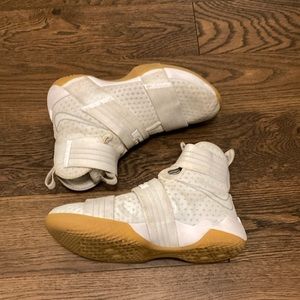 Size 8 Nike LeBron Soldier 10 SFG White Gum 2016 Nike 844378-101